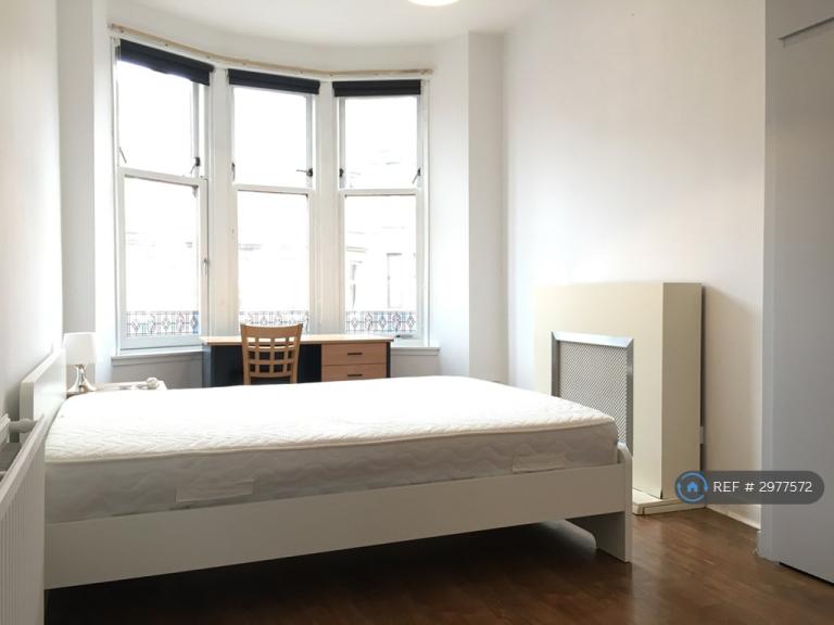 2 bedroom flat in Dumbarton Road, Glasgow, G11 (2 bed) (#2977572)