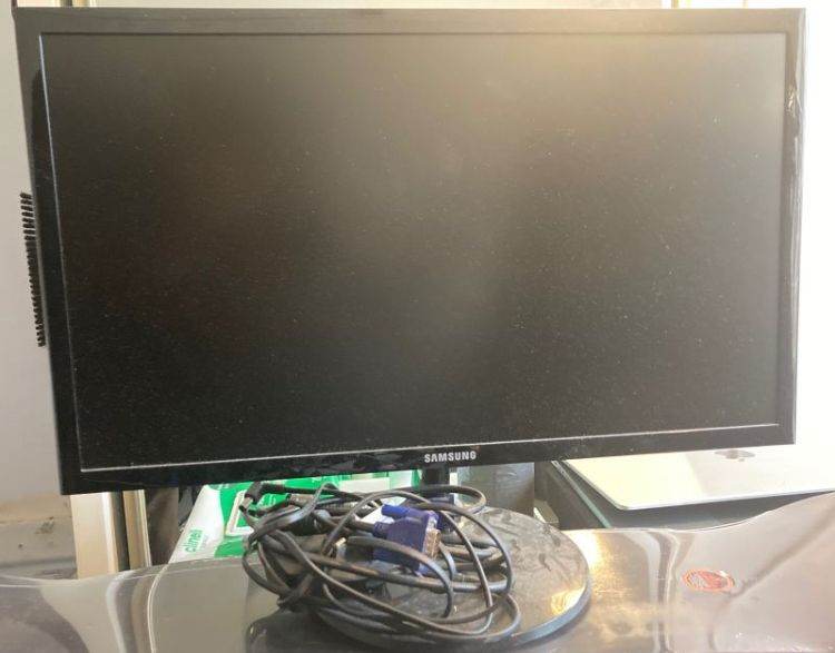 SAMSUNG 22” LED Computer Monitor / 1920 x 1080 Full HD (1080p) / used.