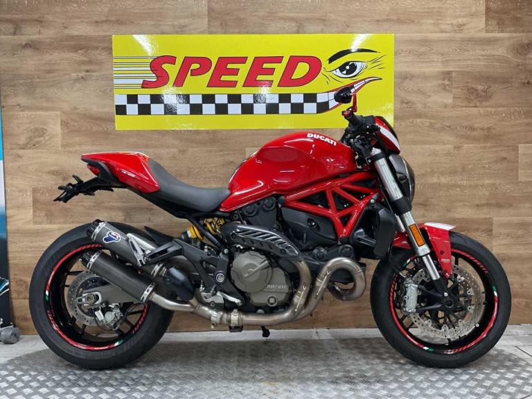 Ducati M821 Monster