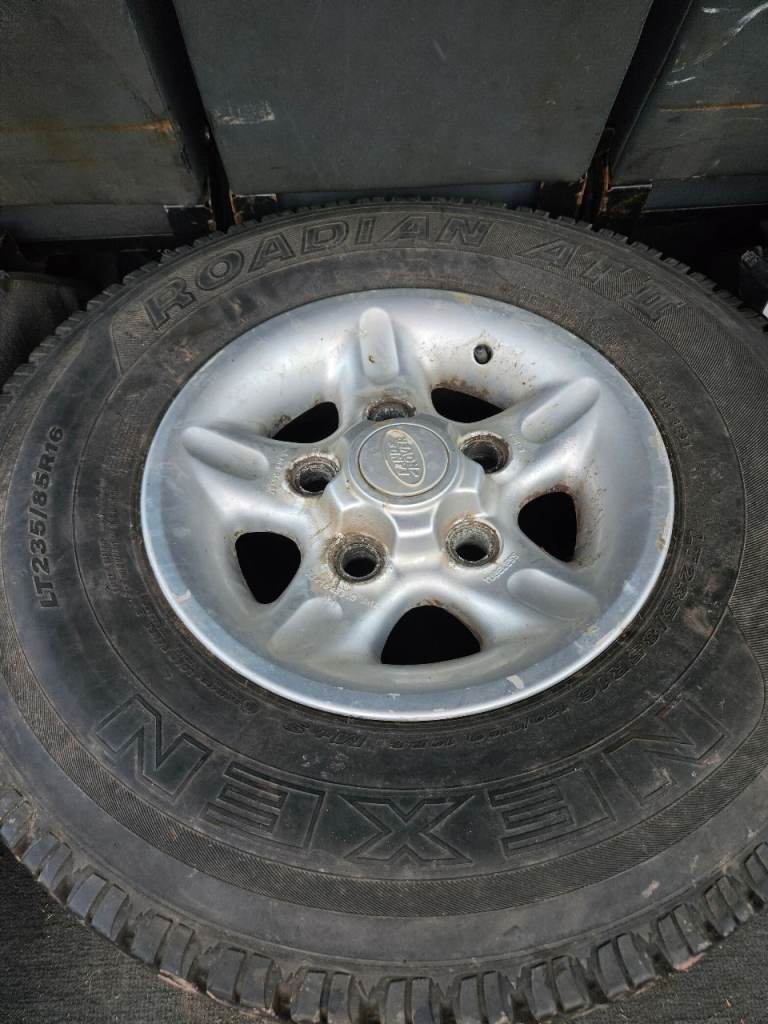 Genuine Land Rover Defender deep dish style 16" alloy wheel