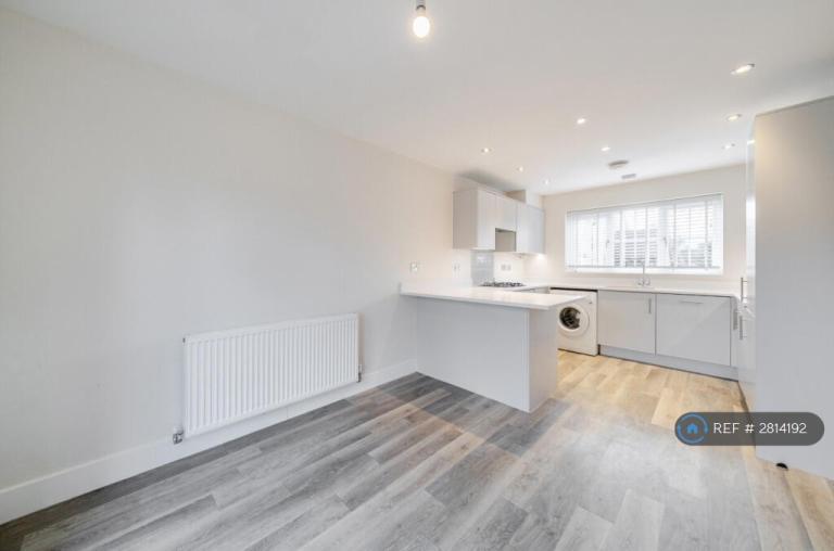 3 bedroom house in Great Barn Crescent, West End, GU24 (3 bed) (#2814192)