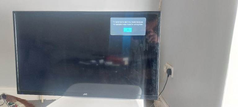 JVC Smart TV 32 Inch - Good Working Condition ( remote control provided)