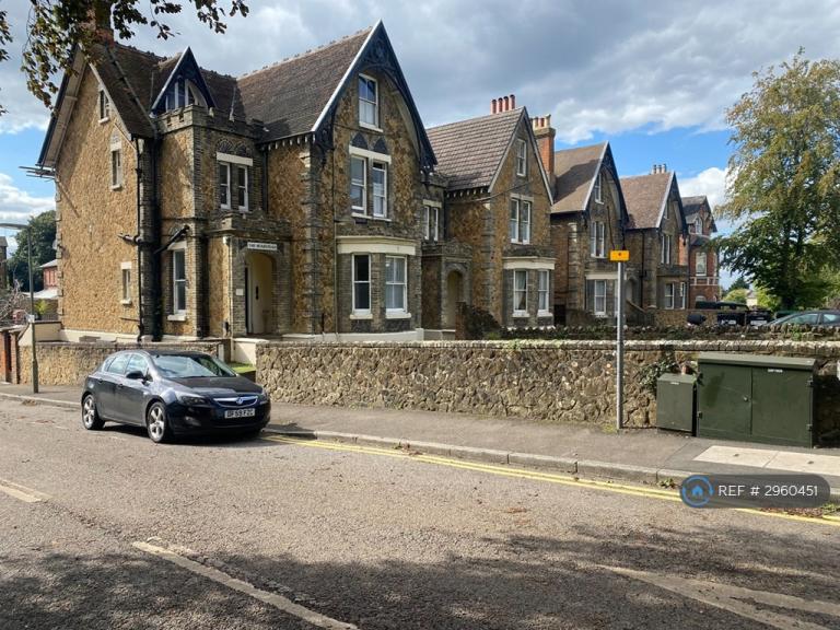 1 bedroom in Waterden Road, Guildford, GU1 (#2960451)