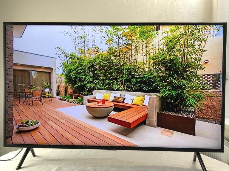 SAMSUNG 49 inch slim smart 4K Ultra HD HDR LED TV with freeview in excellent condition