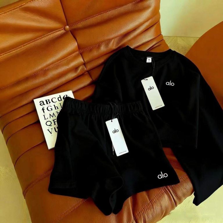 Alo Yoga Sweatshirt and Shorts Set – New with Tags