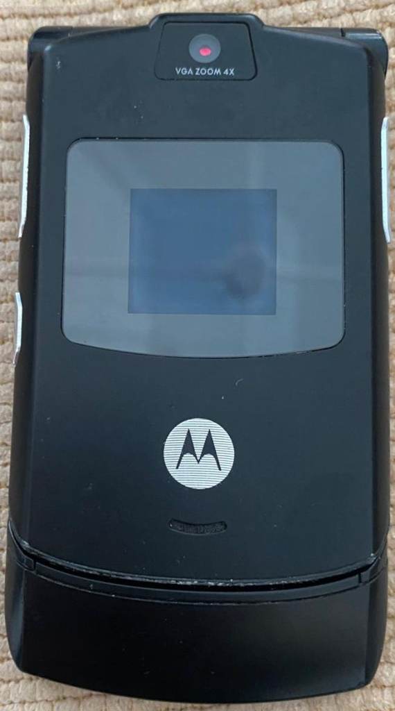 Pair of Old Vintage & Collectable Motorola Mobile Phones Untested as No Chargers