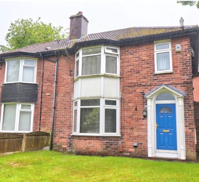  3 Bedroom Semi-Detached House to Rent, BL1. Close to Moss Bank Park