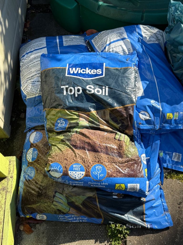 8 bags wickes topsoil 25l each