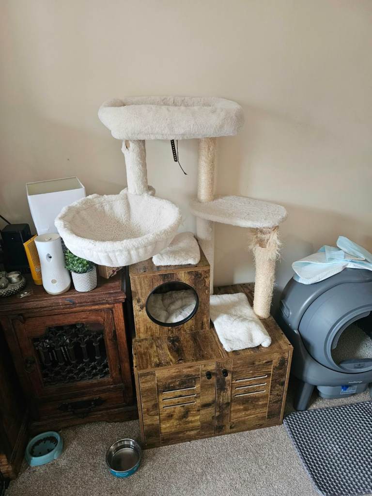 2-in-1 Wooden Cat Tree & Hidden Litter Box Enclosure – Rustic Brown