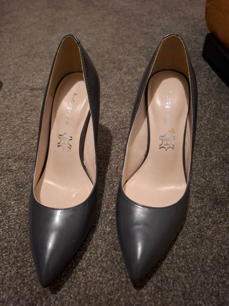 Size 4 leather designed heels 