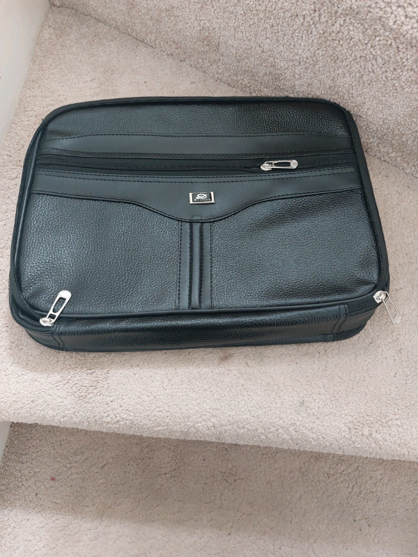 Laptop bag 14 inch brand new  great quality!!!!!.