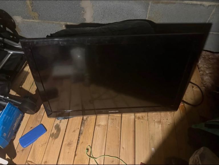 Samsung 40” TV 