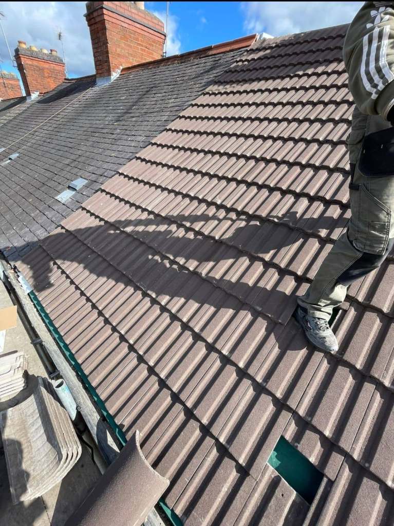 Roofing & Guttering Services - Roofer, Leaks, Repair, Gutter Clean, Tile & Slate Clean 🏠