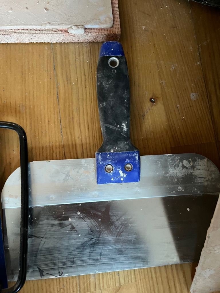 Assorted tiling / plastering tools