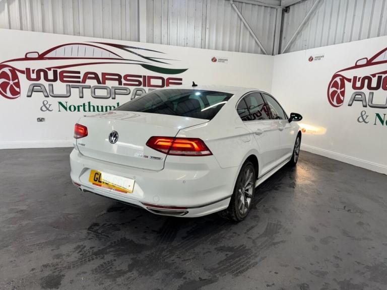 2016 Volkswagen Passat 2.0 TDI BlueMotion Tech R-Line Saloon 4dr Diesel DSG Euro 6 (s/s) (190 ps)...