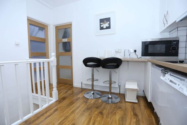 Beautiful Service Office with Wifi and other Amenities