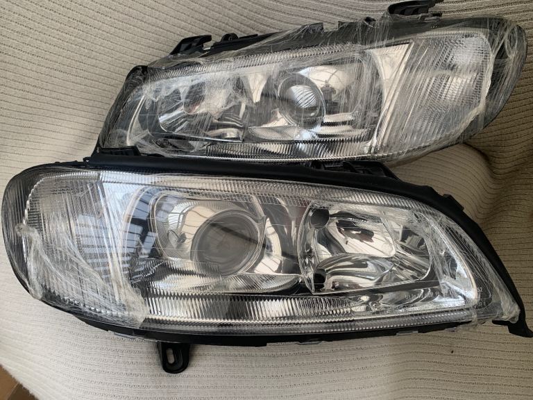2 x headlights for Vauxhall Omega 