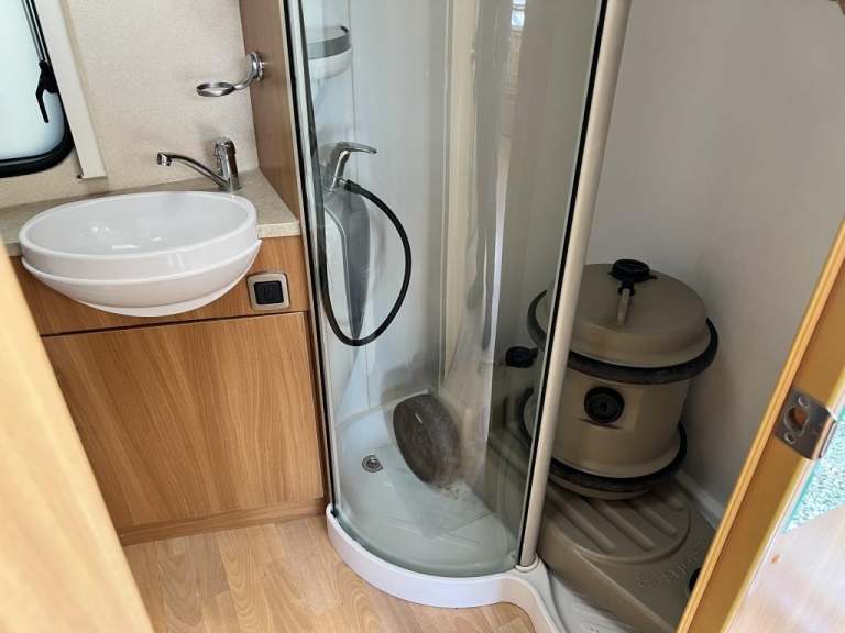 2009 SWIFT COASTLINE 480 se 2 Berth Motor mover