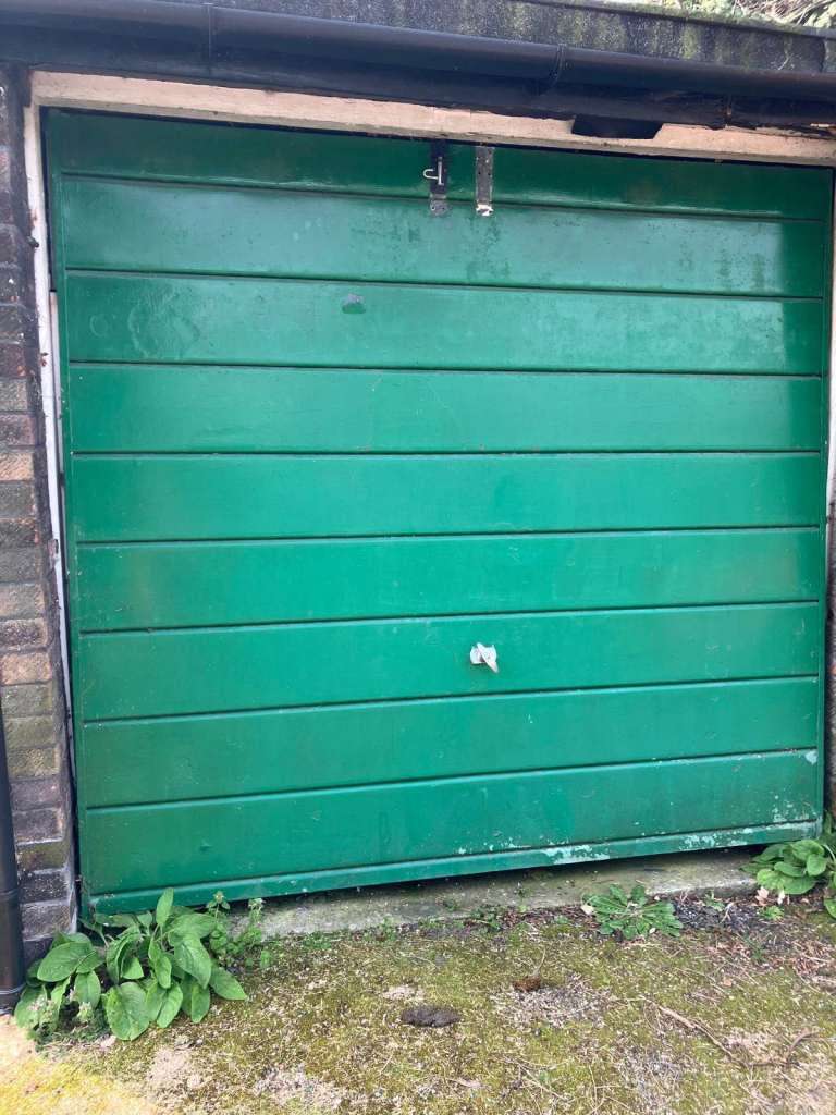 Garage to rent in Bromley