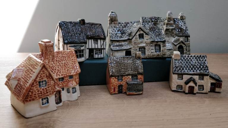 Pottery Cottages Collection, set of 5