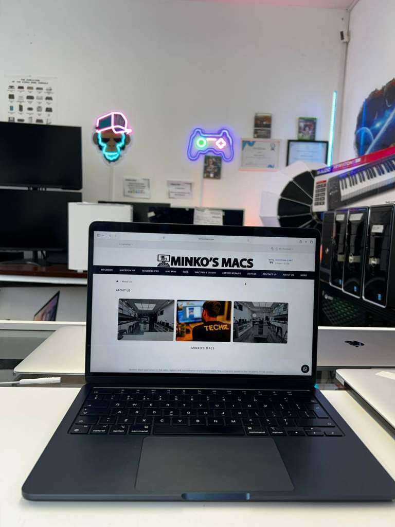 Apple MacBook Air 13” M3 | 8GB RAM | 250GB SSD | Midnight | 100% Battery | Warranty | Shoreditch
