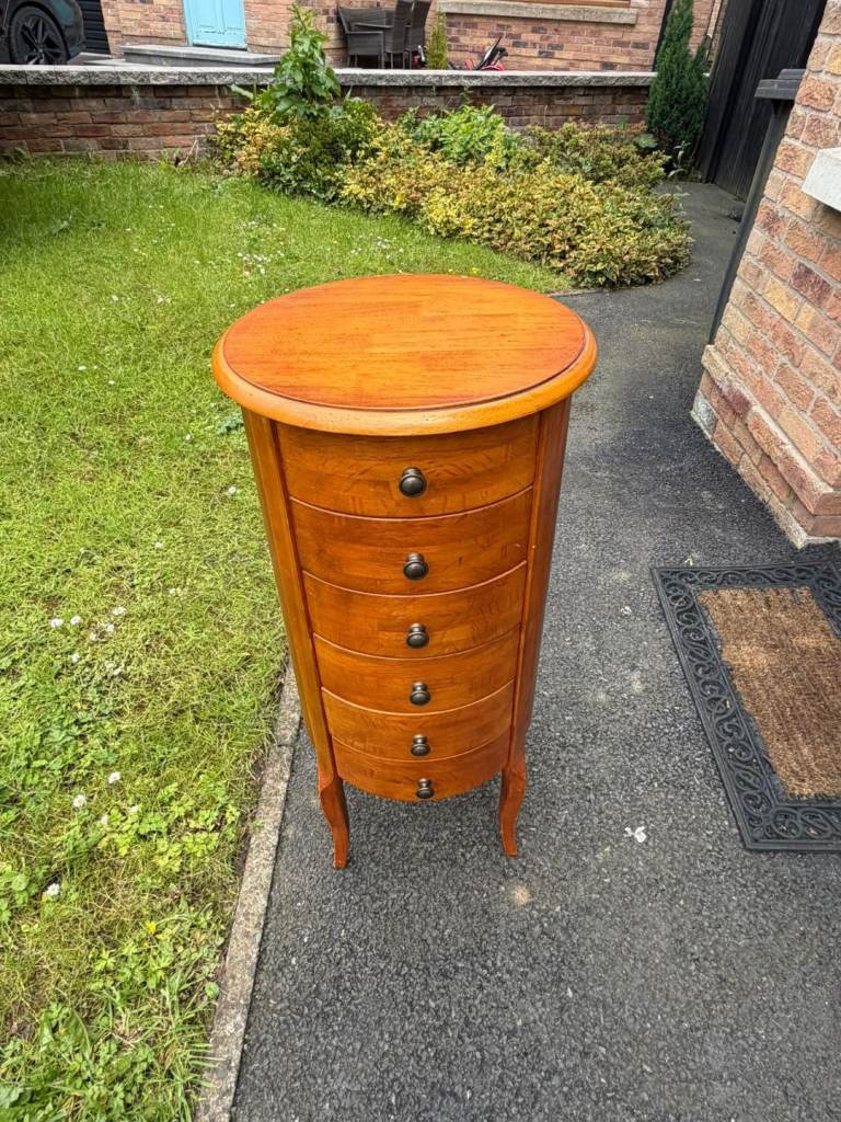 Oak wood barrell chest £49