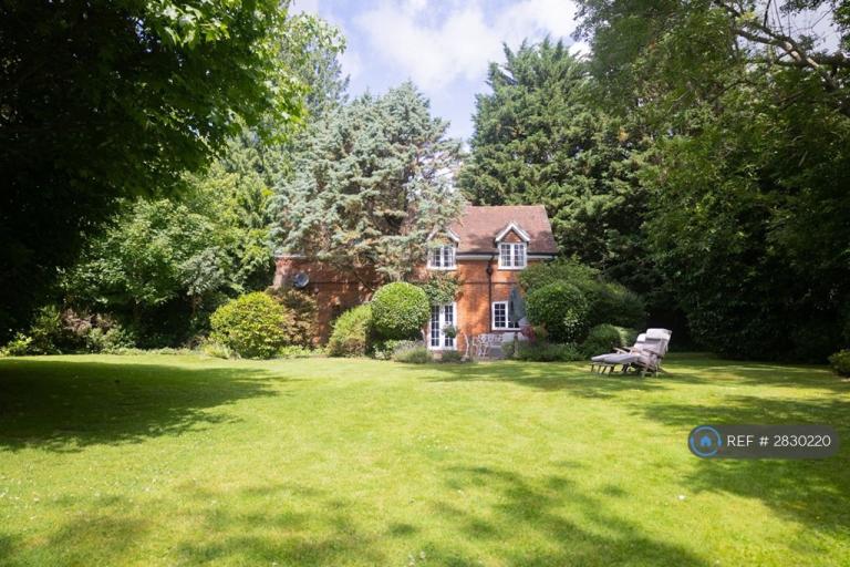 3 bedroom house in Bath Road, Knowl Hill, Reading, RG10 (3 bed) (#2830220)