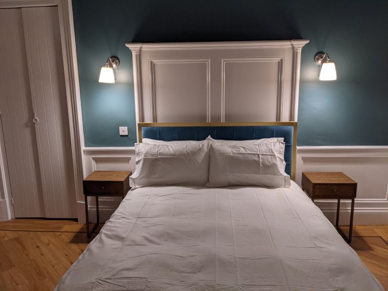 Feather & Black Aurelia Velvet Bed (King)