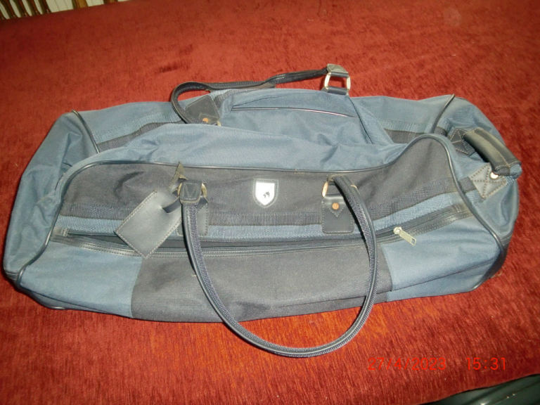 REDUCED -LARGE TRAVEL HOLDALL BAG, WHEELED, PULL- HANDLE, V.G.C.