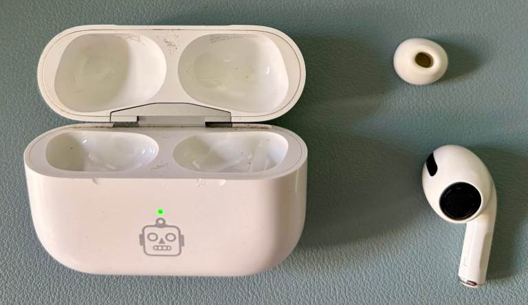 AirPods Pro (1st Gen) | Wireless Charging Case + Left Earphone [ONLY]