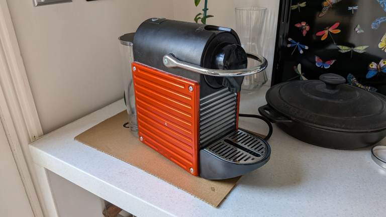 Nespresso Coffee Machine - NEEDS REPAIR