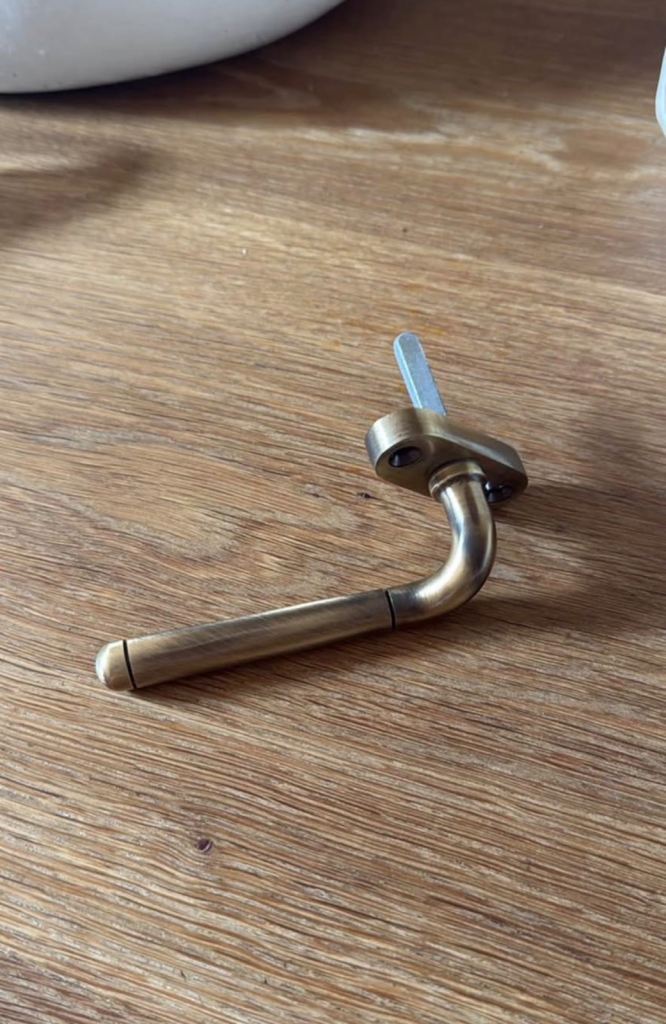 Carlisle Brass Locking Espagnolette Window Handles – Antique Brass x19 (10L, 9R)