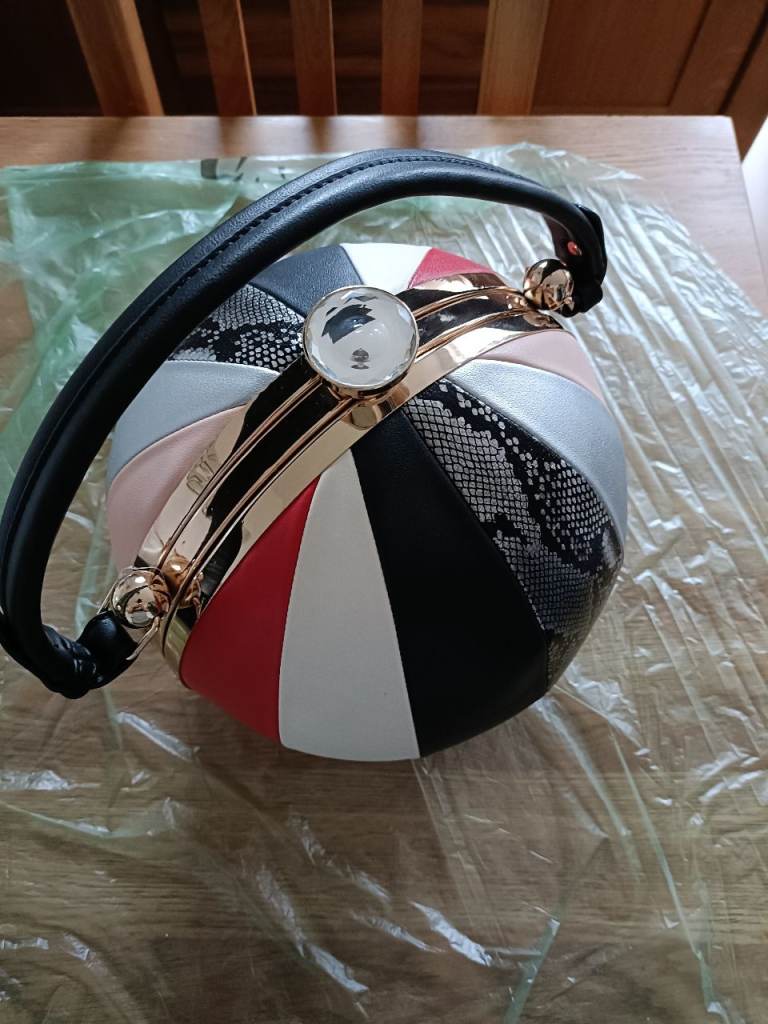 Brand 🆕 ladies handbag shape of a beach ball 
