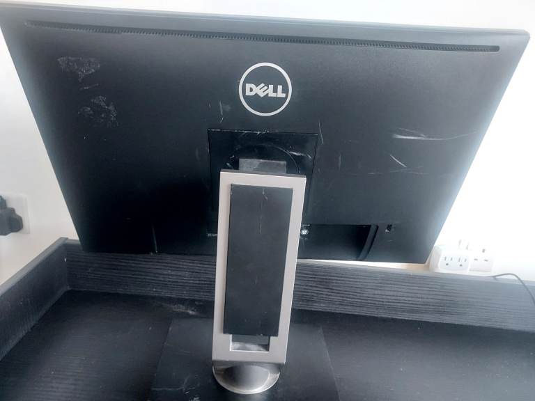 24-inch Dell UltraSharp U2415B 1920 x 1200 LCD Monitor Black