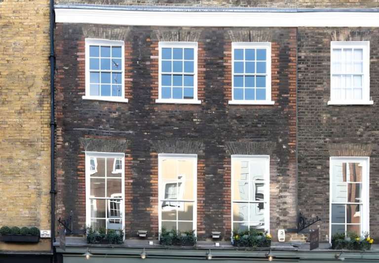Furnished offices to rent in *Covent Garden*. Office Spaces for 4 to 40 desks WC2