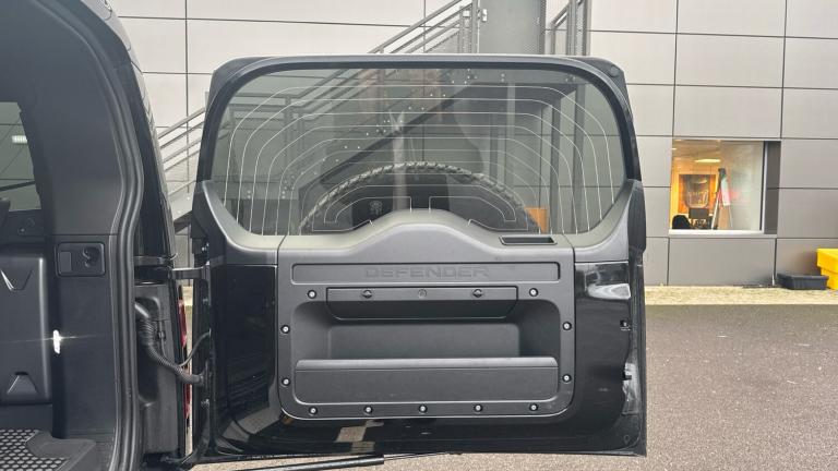 2025 Land Rover Defender 3.0 D250 X-Dynamic HSE 90 3dr Auto Diesel Estate Estate Diesel Automatic