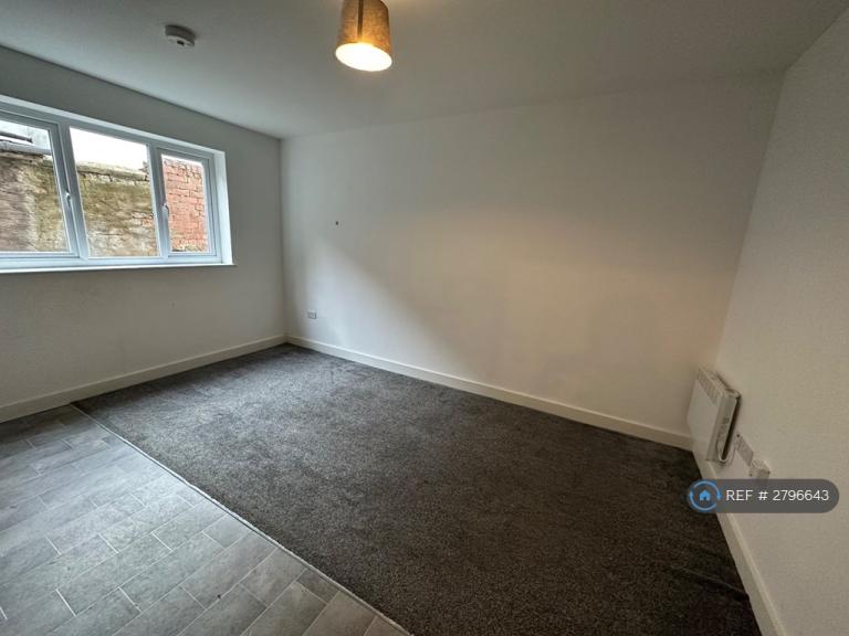 1 bedroom flat in Reynard Street, Hyde, SK14 (1 bed) (#2796643)