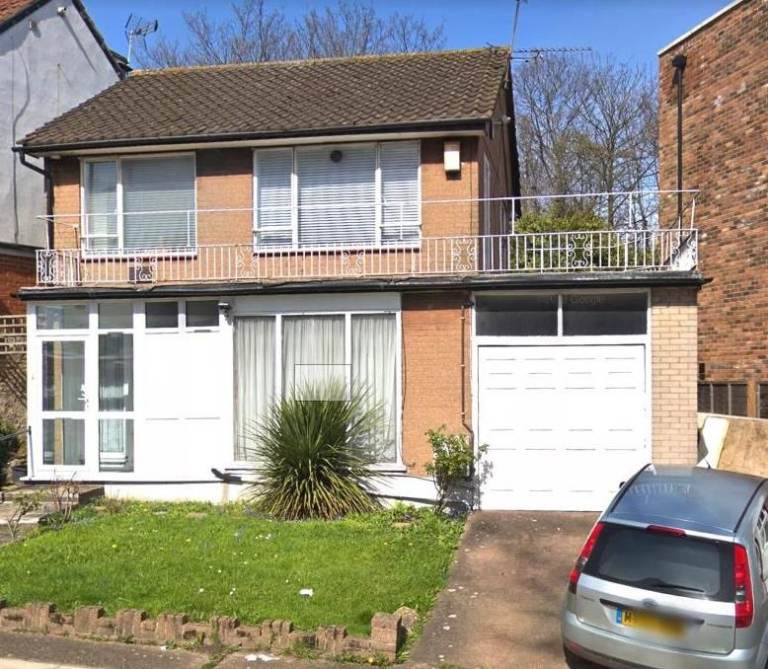 3 bedroom house in Renters Avenue, London