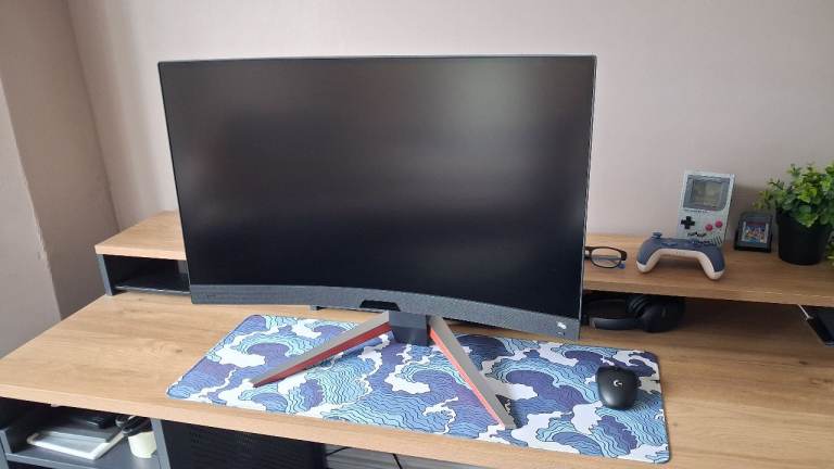 BenQ MOBIUZ 27" 1000R Curved Gaming Monitor