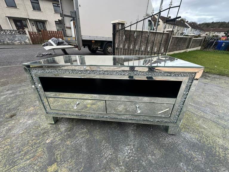 Full mirrored bling bling tv cabinit. £125