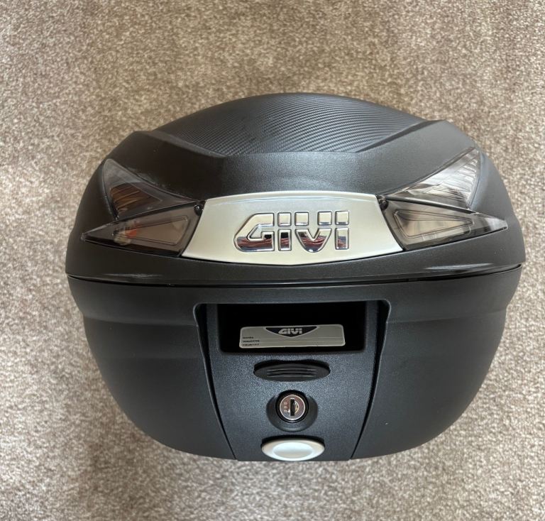 Givi B330 Monolock Top Case with smoked reflectors 