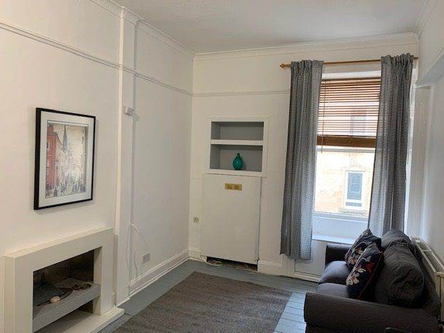 Superb, 2-bedroom, 2nd floor flat in Fountainbridge – available August 