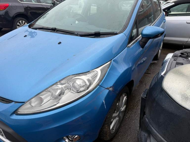 Breaking spare parts ford fiesta mk7 bright blue