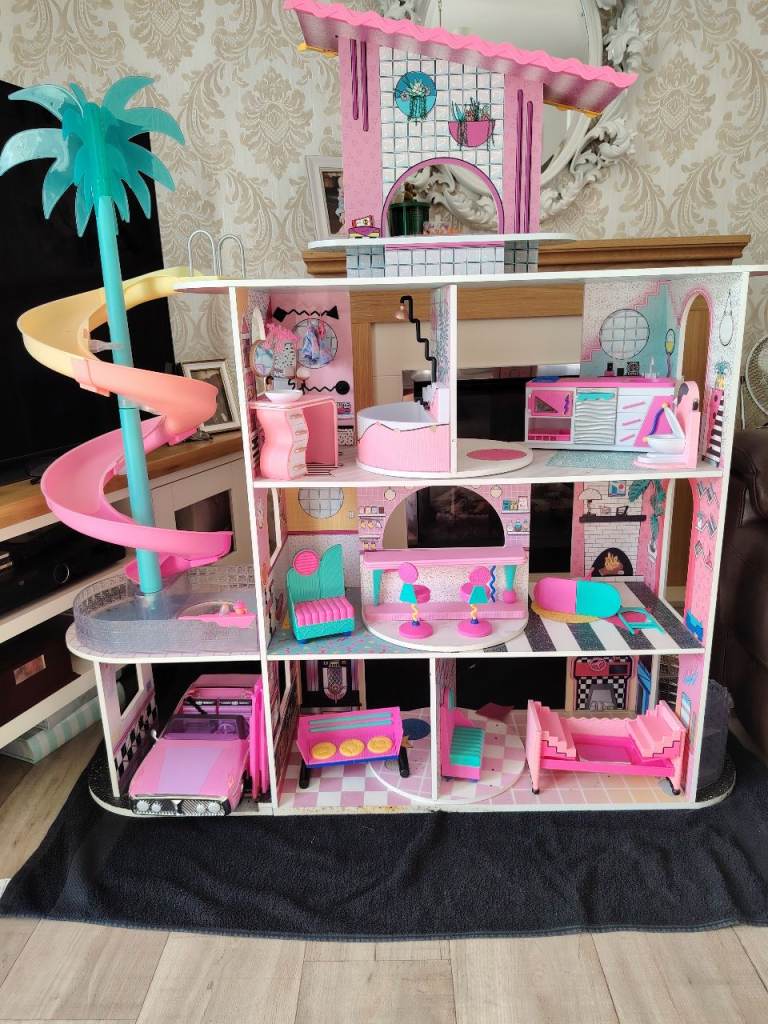 Large L.O.L. Surprise! OMG House with Furniture and Car