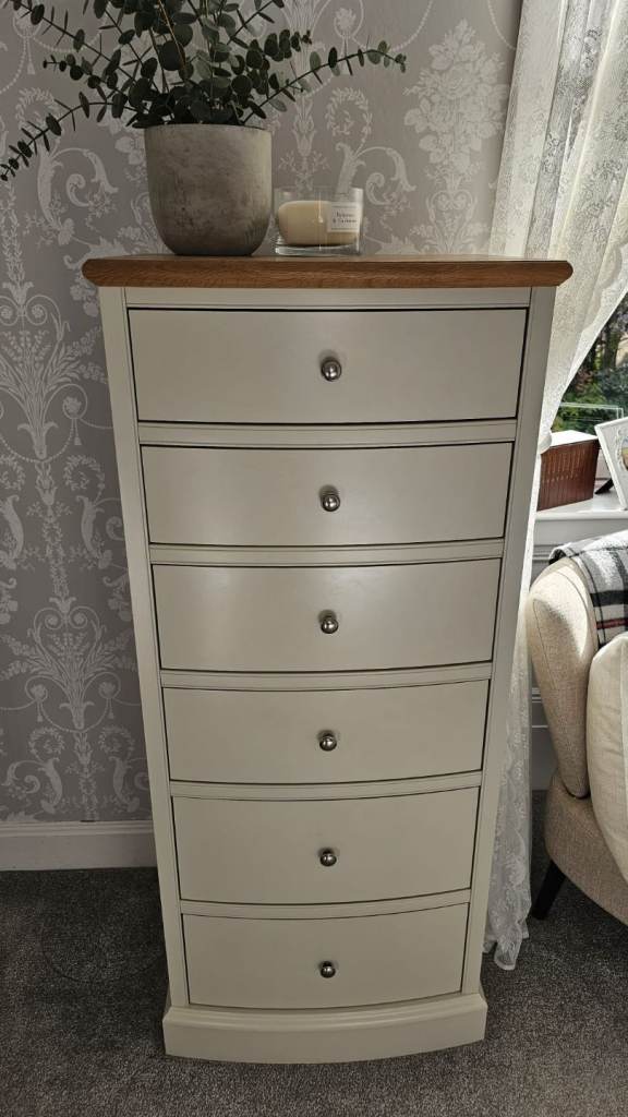Cream Wooden Chest of 6 Drawers – Good Condition