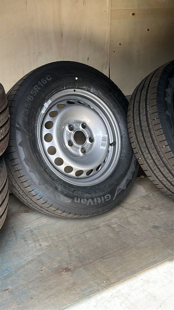 VW CRAFTER MAN TGE 235 65 R16C TYRES AND BRAND NEW WHEELS
