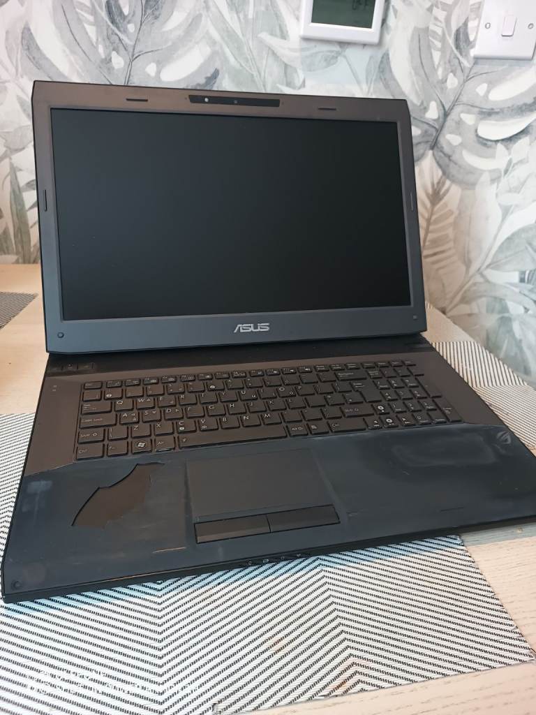 ASUS ROG G73SW 17.3" Gaming Laptop i7-2630QM FOR PARTS REPAIR No RAM SSD BATTERY PSU