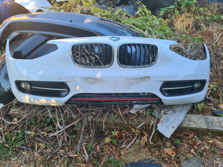 BMW 1 SERIES F20/ F21 - FRONT BUMPER - SE - COMPLETE WITH GRILLS