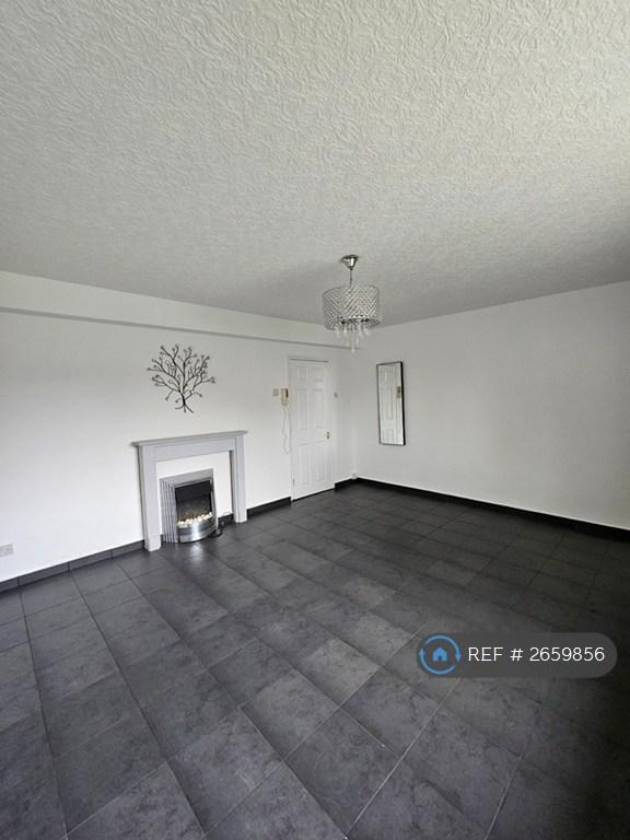 2 bedroom flat in Gregory Hood Road, Coventry, CV3 (2 bed) (#2659856)