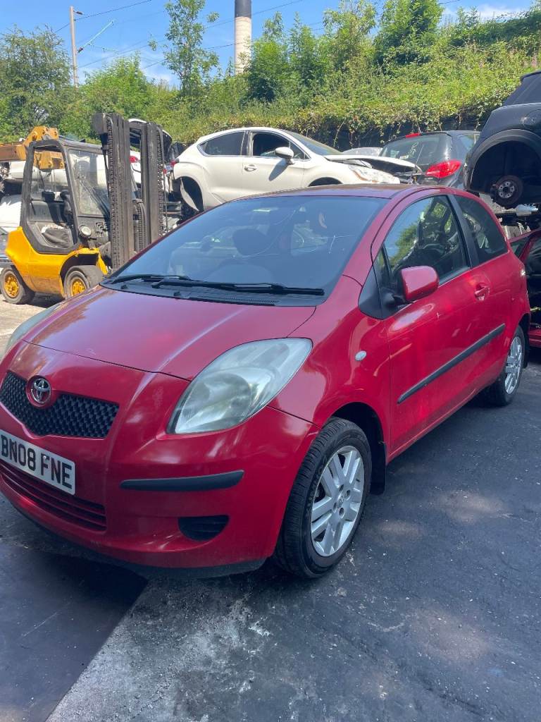 TOYOTA YARIS MK2 2008 1.3 VVTI PETROL 3DR IN RED 3P0 BREAKING 1X WHEEL NUT 